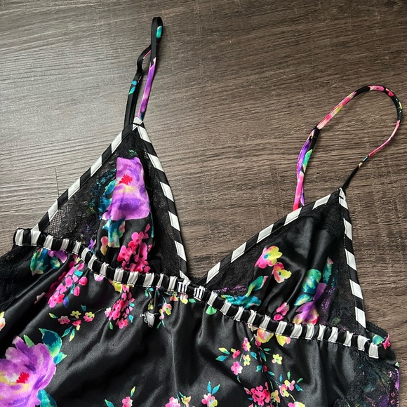 Large floral black lace stripes bow lingerie slip Victoria’s Secret slip - Picture 2 of 7